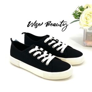 NEW (Big) Girl’s Pascale Sneakers Size 5 Casual Shoe Black Canvas Cat & Jack